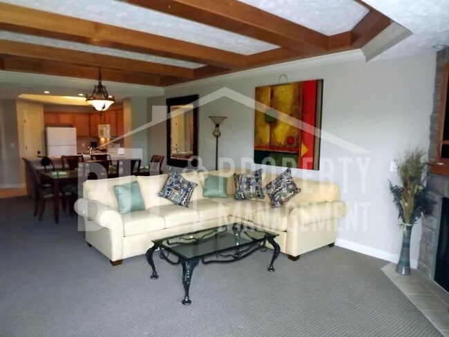 Building Photo - Lake Front! 2 Bedroom Condo in Hollister