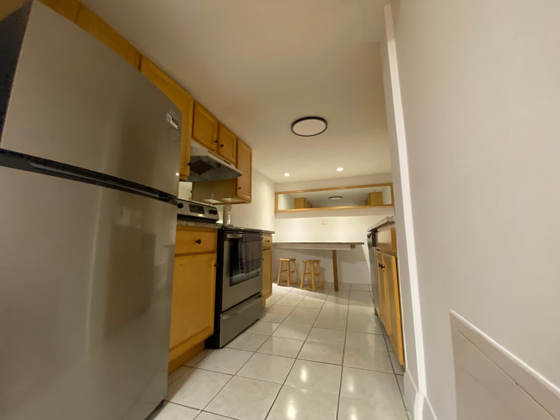 Primary Photo - 90 Bynner St