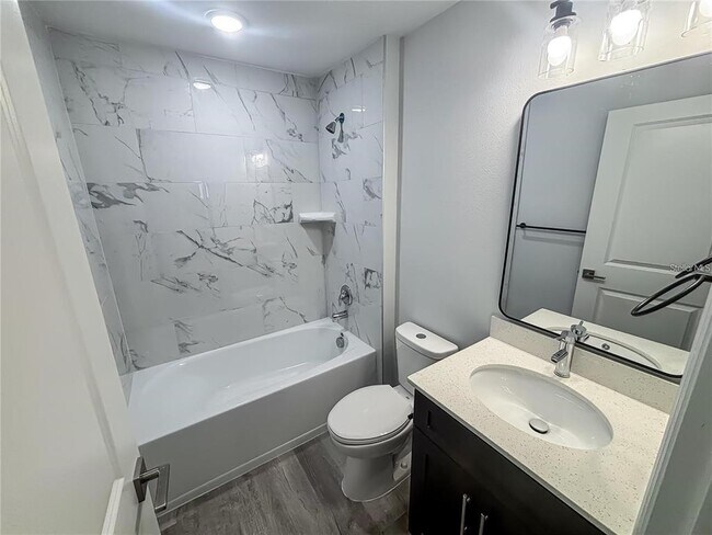 Foto del edificio - 1725 Crystal Grove Dr