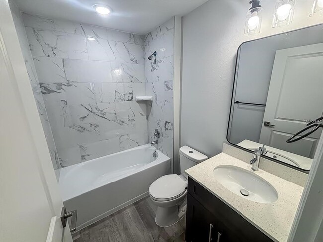 Foto del edificio - 1725 Crystal Grove Dr