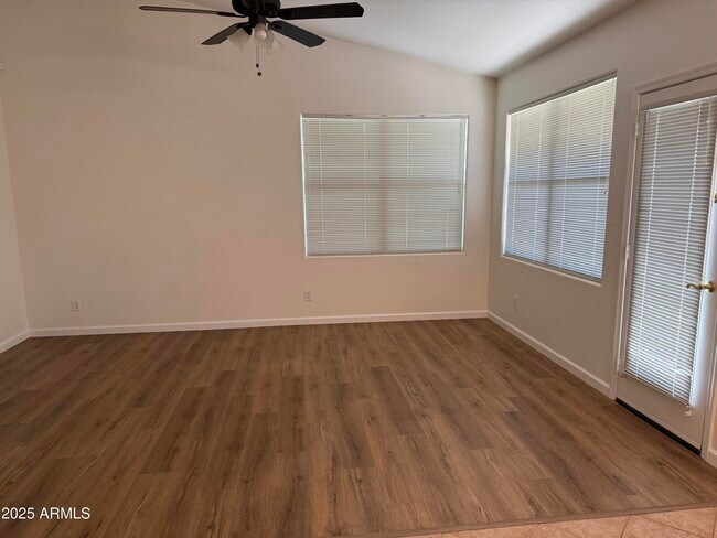 Foto del edificio - 10308 W Jessie Ln