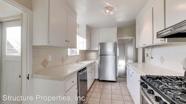 Building Photo - 2 br, 1 bath House - 420 Congo Street