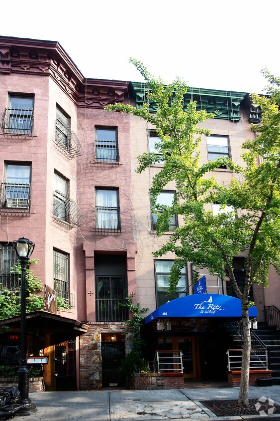 Foto del edificio - 371 W 46th St