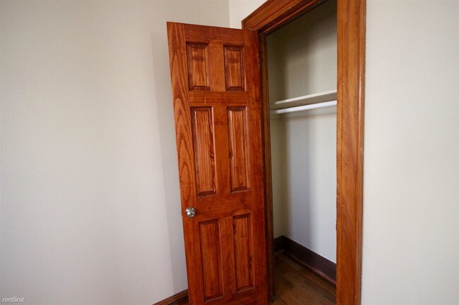 Foto del edificio - 1701 Gates Ave