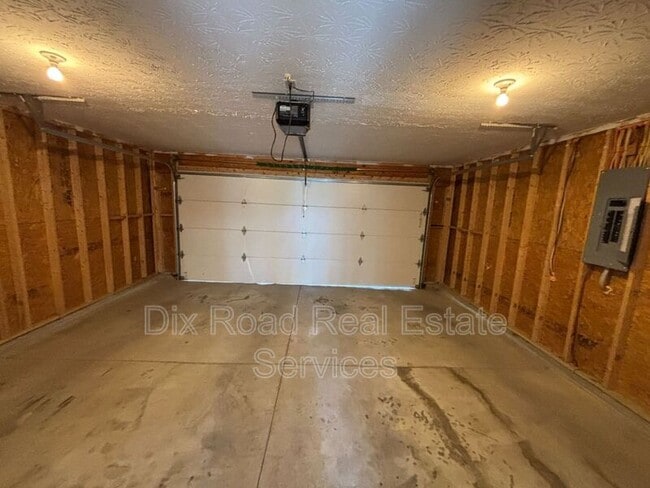 Photo - 2497 Deercove Ct. House