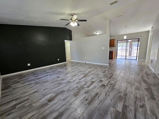 Foto del edificio - 2606 NE 22nd Ave