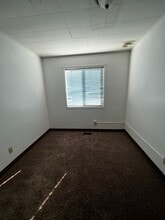 Building Photo - 802-806 Queen Ave SE