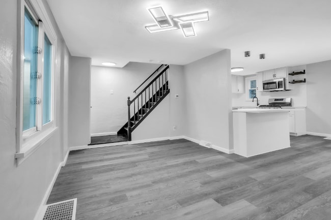 Photo - 1209 Cloverfield Dr House