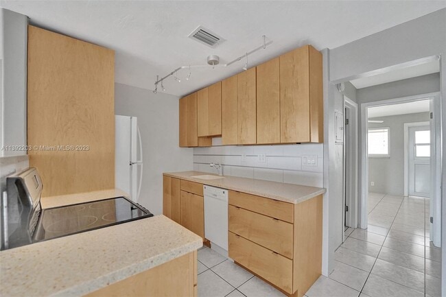 Foto del edificio - 2909 Middle River Dr