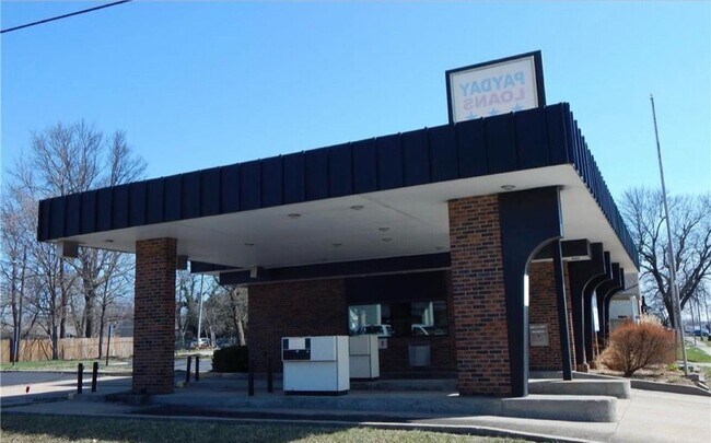 Building Photo - 218 S Kansas Ave