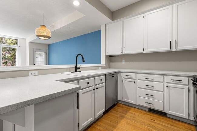 Foto del edificio - 2736 NW Upshur St