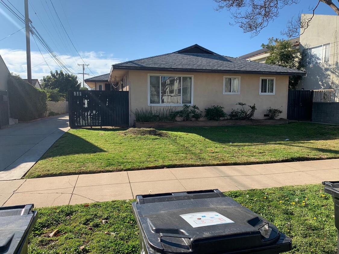 Front View - 212 W Linda Vista Ave