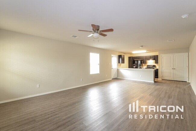 Foto del edificio - 7422 Summer Blossom Ct
