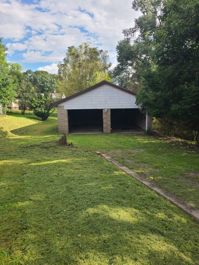 Building Photo - 1304 Decker Ave