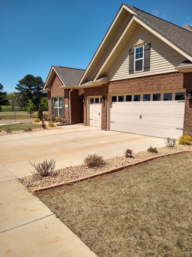 Primary Photo - 28563 Paseo Rd