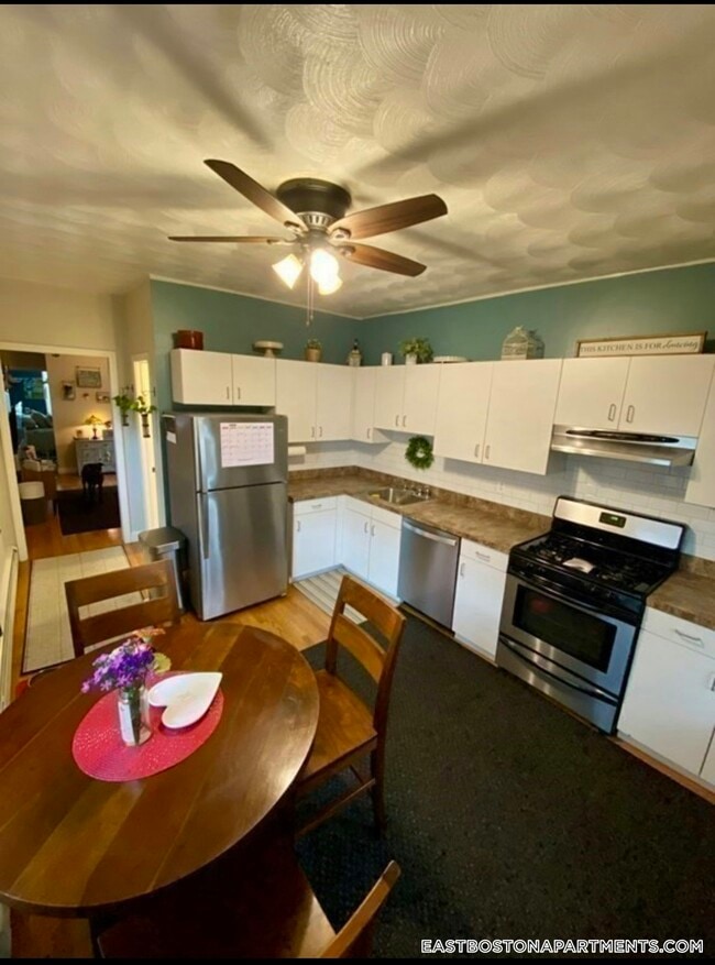 Building Photo - 171 Brooks St