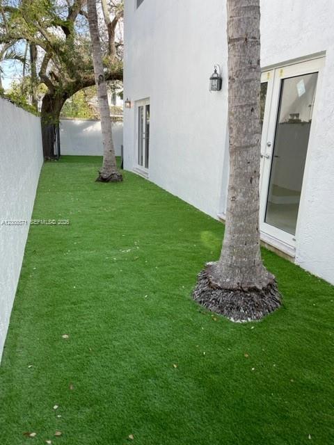 Foto del edificio - 3080 Bird Ave