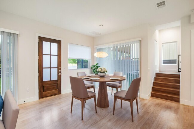 Foto del edificio - 2103 E 20th St