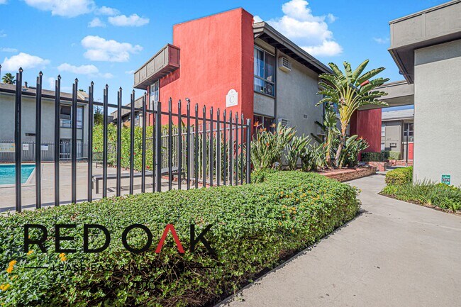 Foto del edificio - 21315 Roscoe Blvd