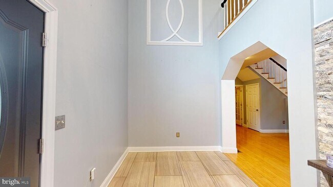 Foto del edificio - 14200 Town Farm Rd