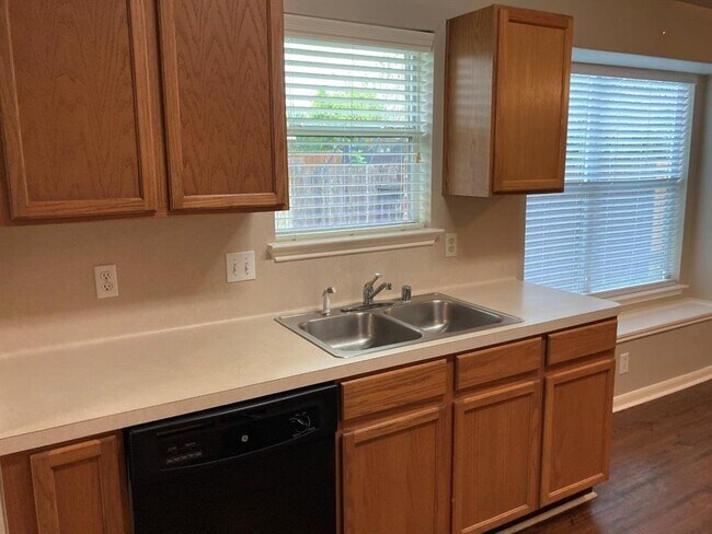 Foto del edificio - 818 Richview Dr