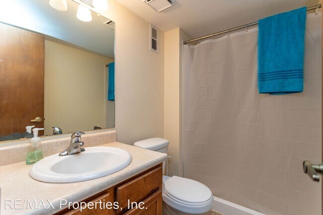 Building Photo - 3 br, 3 bath House - 1640 Maitland Court