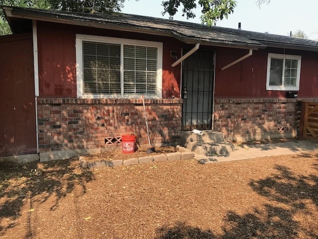 FRENTE DE DÚPLEX CON PATIO DELANTERO Y CERCADO - 1132 Parkview Street