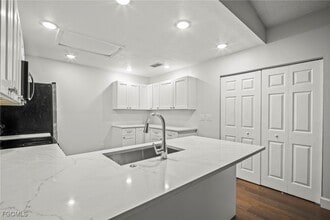 Building Photo - 15524 Crystal Lake Dr