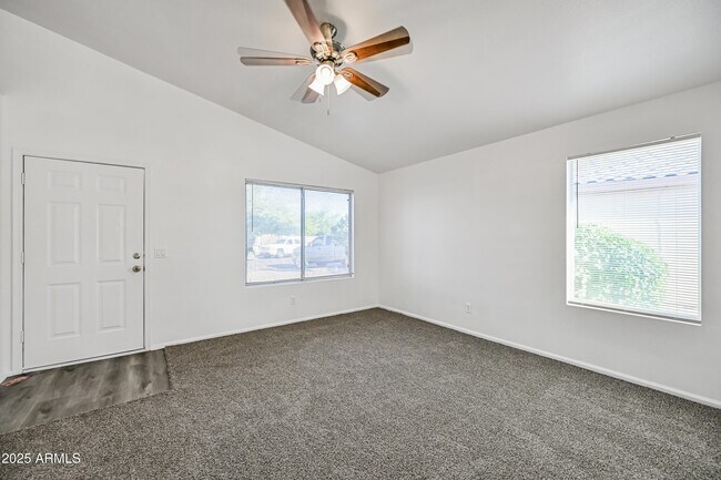Foto del edificio - 4144 N 109th Ave