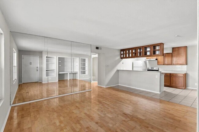 Building Photo - 910 Duncan Ln