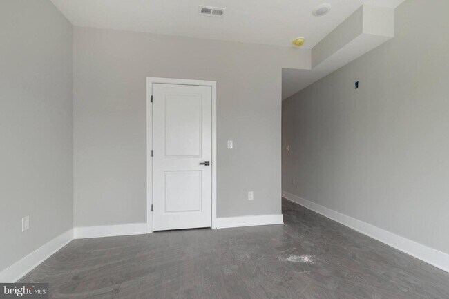 Building Photo - 2034 Ridge Ave