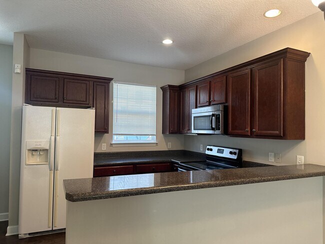 Building Photo - 706 Tattnall Dr