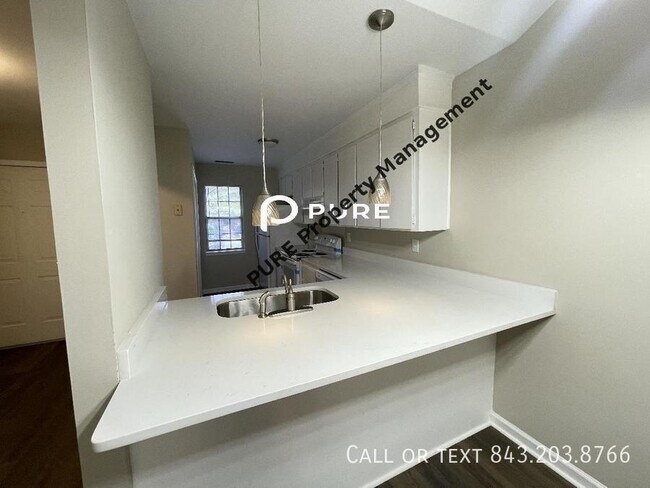 Foto del edificio - Beautiful 2-bed, 2-bath Ranch Style House ...