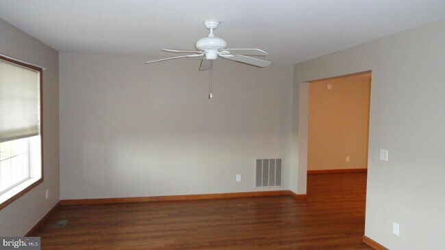 Foto del edificio - 135 Lakeview Rd