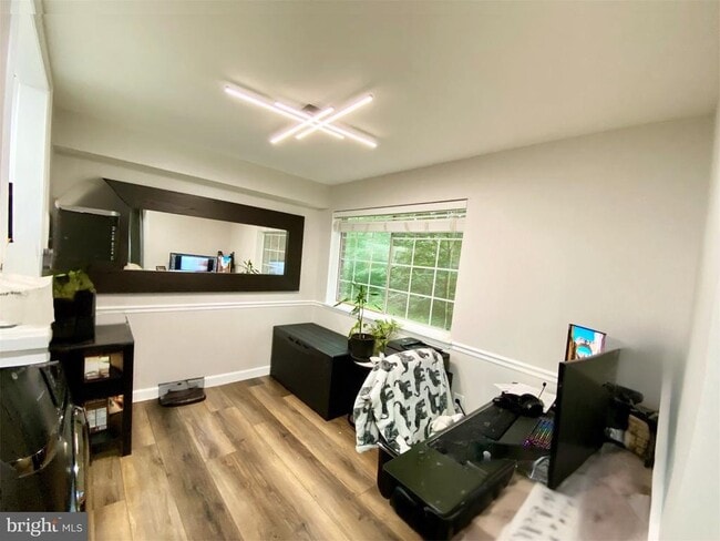 Building Photo - 1533 Colonial Dr