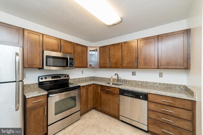 Foto del edificio - 8350-8350 Greensboro Dr