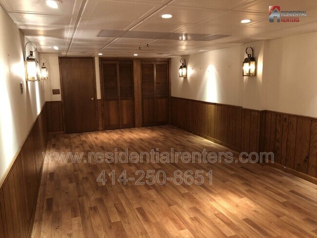 Building Photo - 2036 S 104th St