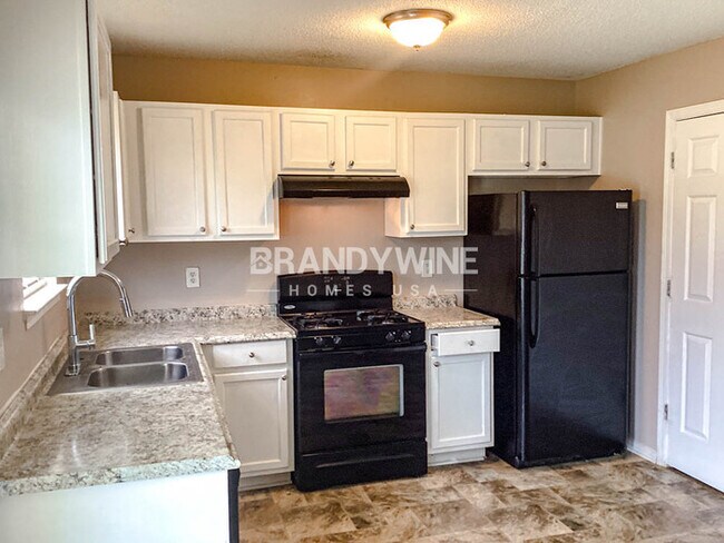 Foto del edificio - MOVE IN BY SEPT 15TH AND RECEIVE HALF OFF ...