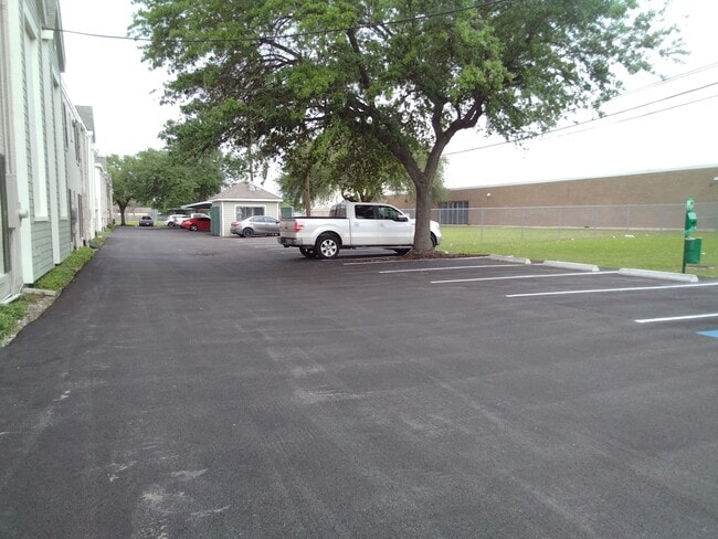 Amplia zona vallada para perros - Southmore Park Apartments