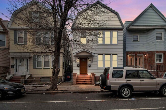 Foto del edificio - 360 Woodlawn Ave
