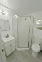 Building Photo - 8520 SW 18th Ct