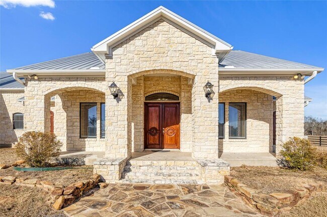 Foto del edificio - 42844 Henson Rd