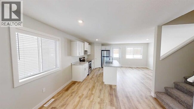 Building Photo - D,9436 113 Avenue