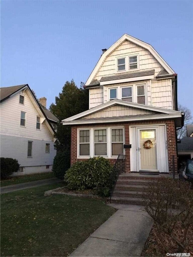 Primary Photo - 30-25 154th St