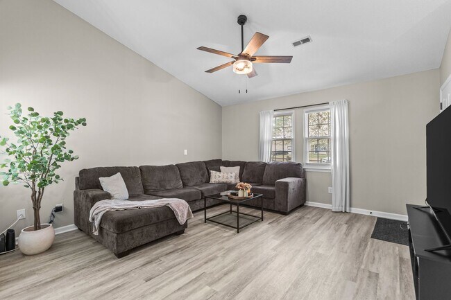 Building Photo - 612 Crissy Dr