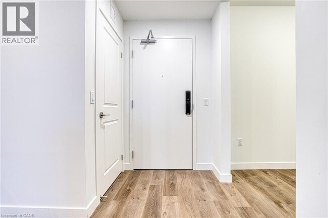 Building Photo - 461 Green Rd