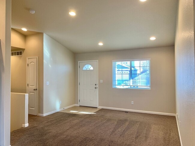 Building Photo - Beautiful 3 Bedroom 2 Bath Ranch-Style Home in West Loveland!