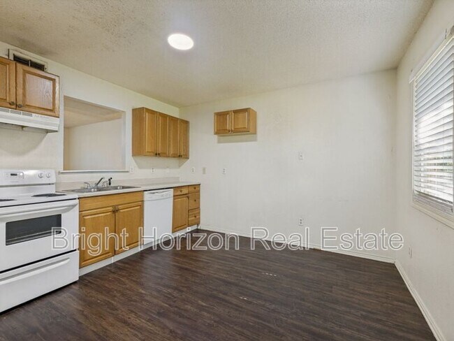 Foto del edificio - 1410 Arvel Cir