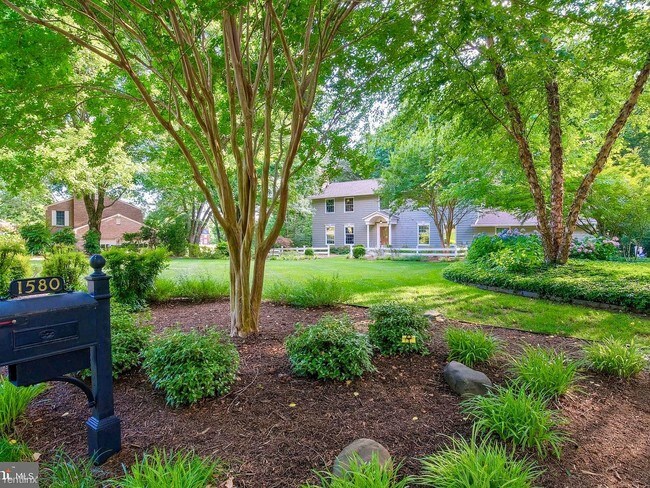Building Photo - 4 br, 3.5 bath House - 1580 Keswick Pl