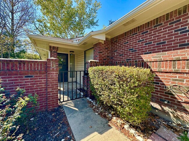 Foto del edificio - 1003 Markham Ln